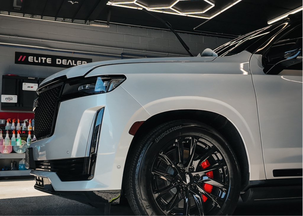 white chrysler escalade